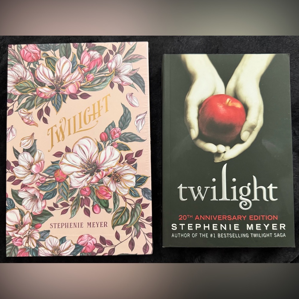 Twilight Collector’s Bundle – Deluxe Edition Hardcover + 20th Anniversary PB